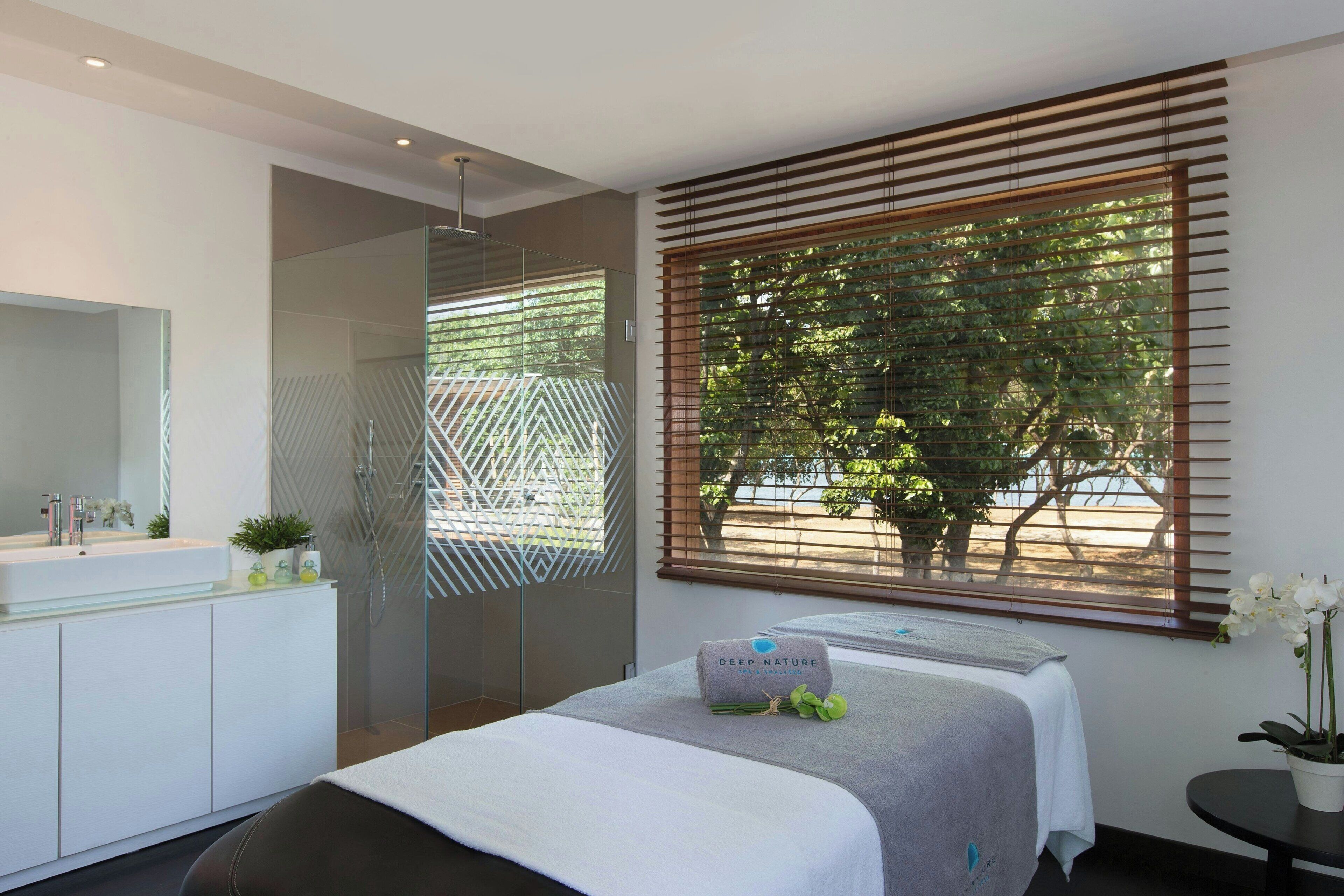 Couples treatment room(s), sauna, hot tub, steam room, body treatments