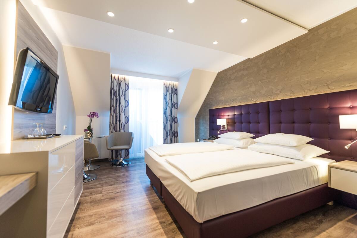Phòng đôi (Typ B) | Bộ đồ giường kháng dị ứng, minibar, két bảo mật tại phòng 