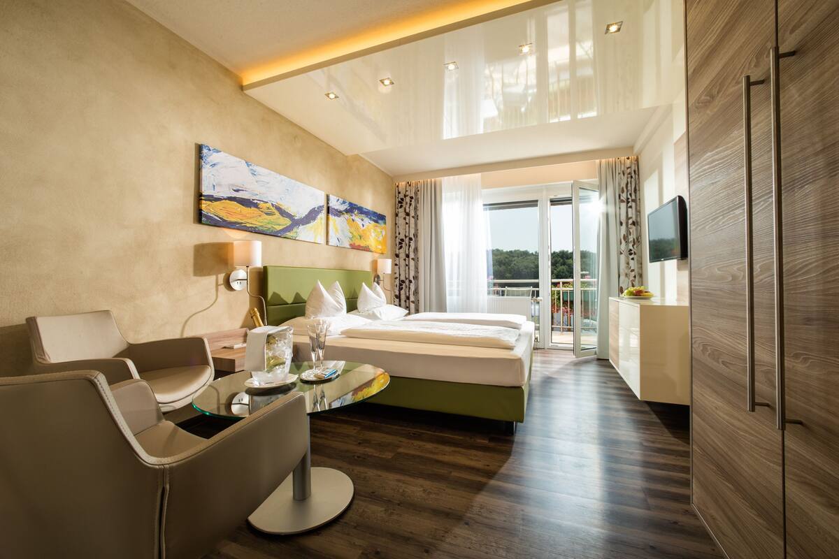 Phòng đôi Deluxe (Flower) | Bộ đồ giường kháng dị ứng, minibar, két bảo mật tại phòng 