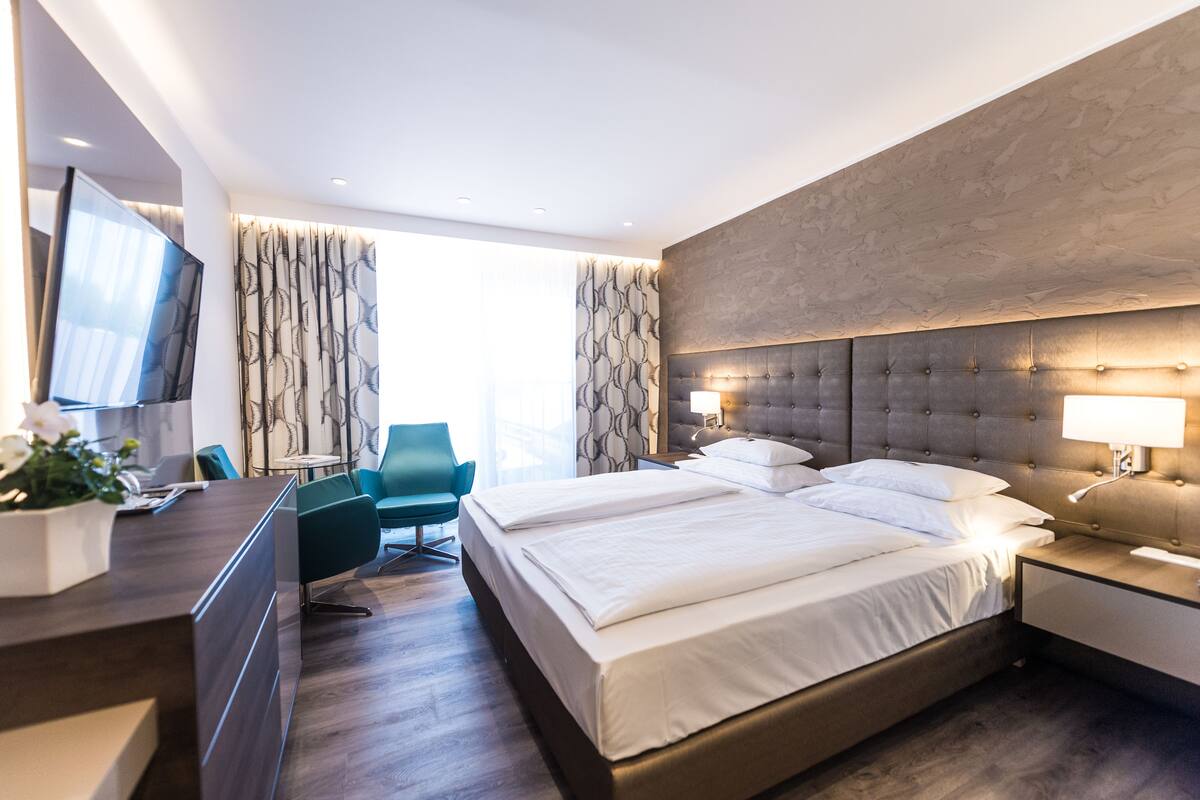 Phòng đôi (Typ C) | Bộ đồ giường kháng dị ứng, minibar, két bảo mật tại phòng 