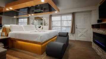 Classic Whirlpool | Down comforters, individually furnished, free WiFi, bed sheets