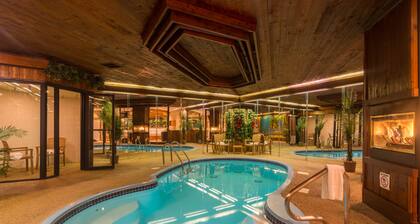 Sybaris Pool Suites Mequon