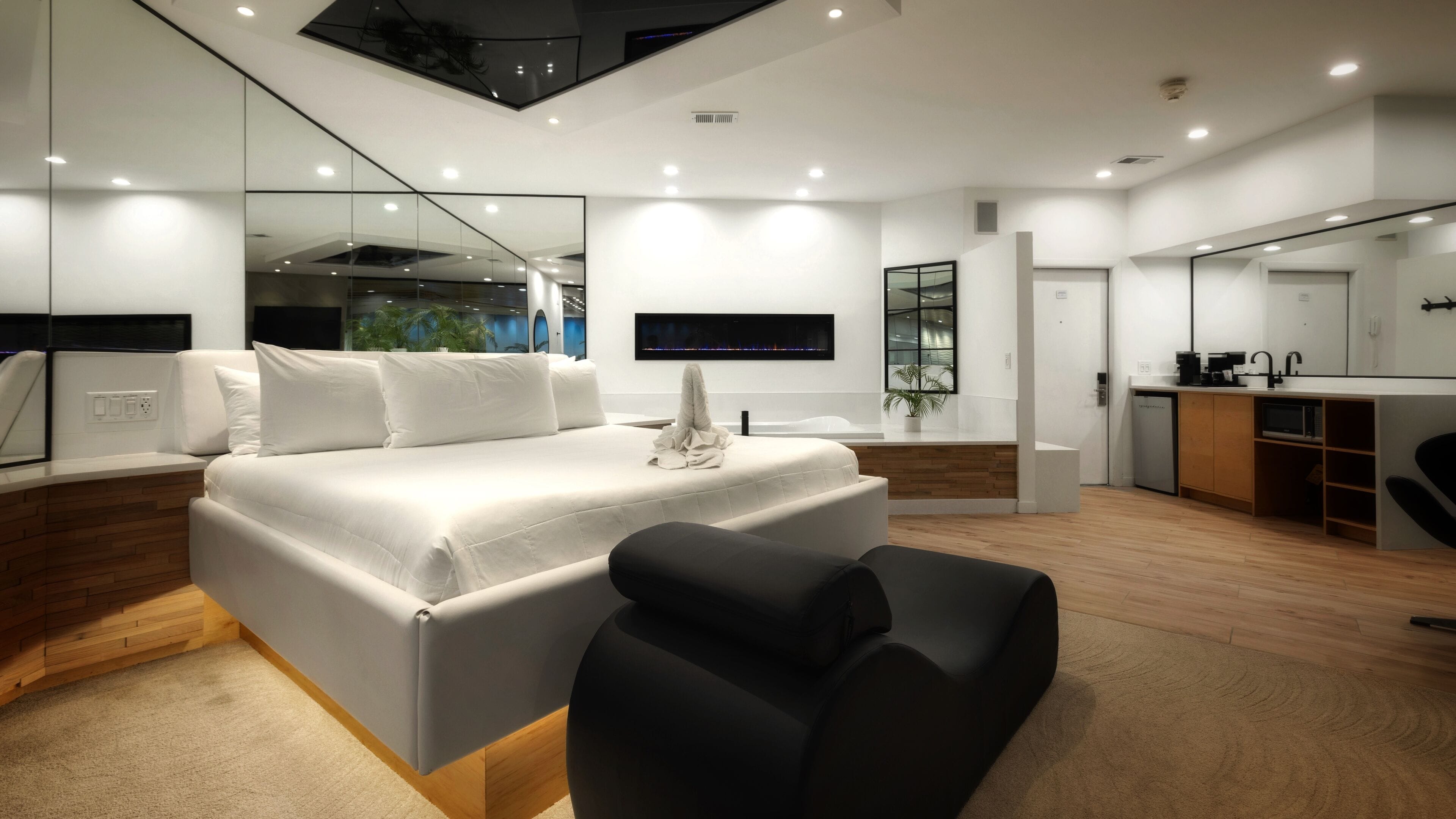 Majestic Swimming Pool | Down comforters, individually furnished, free WiFi, bed sheets