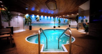 Sybaris Pool Suites Mequon