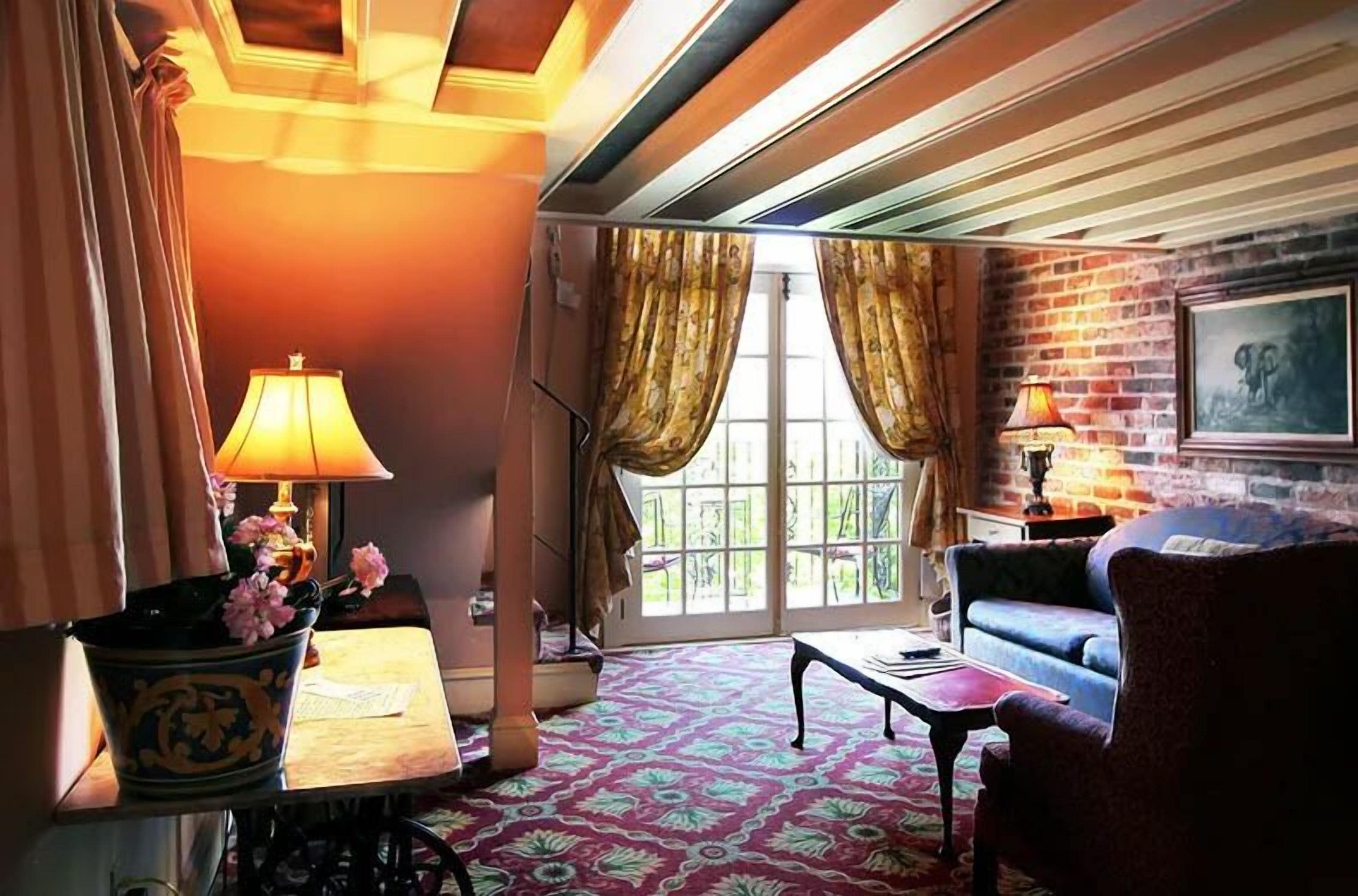 32-inch flat-screen tv with cable channels, tv