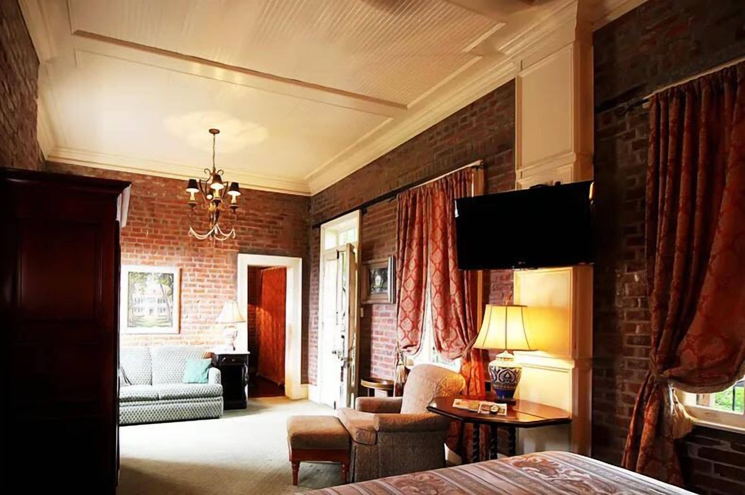 junior studio suite, 2 queen beds, courtyard view | 1 bedroom, individually decorated, individually furnished