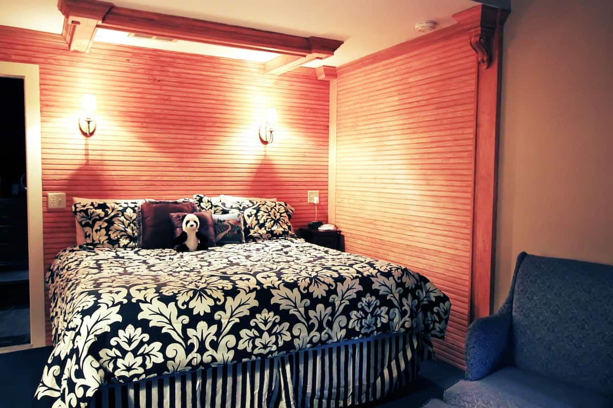 Habitació estàndard, 1 llit de matrimoni | Cortines opaques, planxa i posts de planxar i wifi gratuïta 