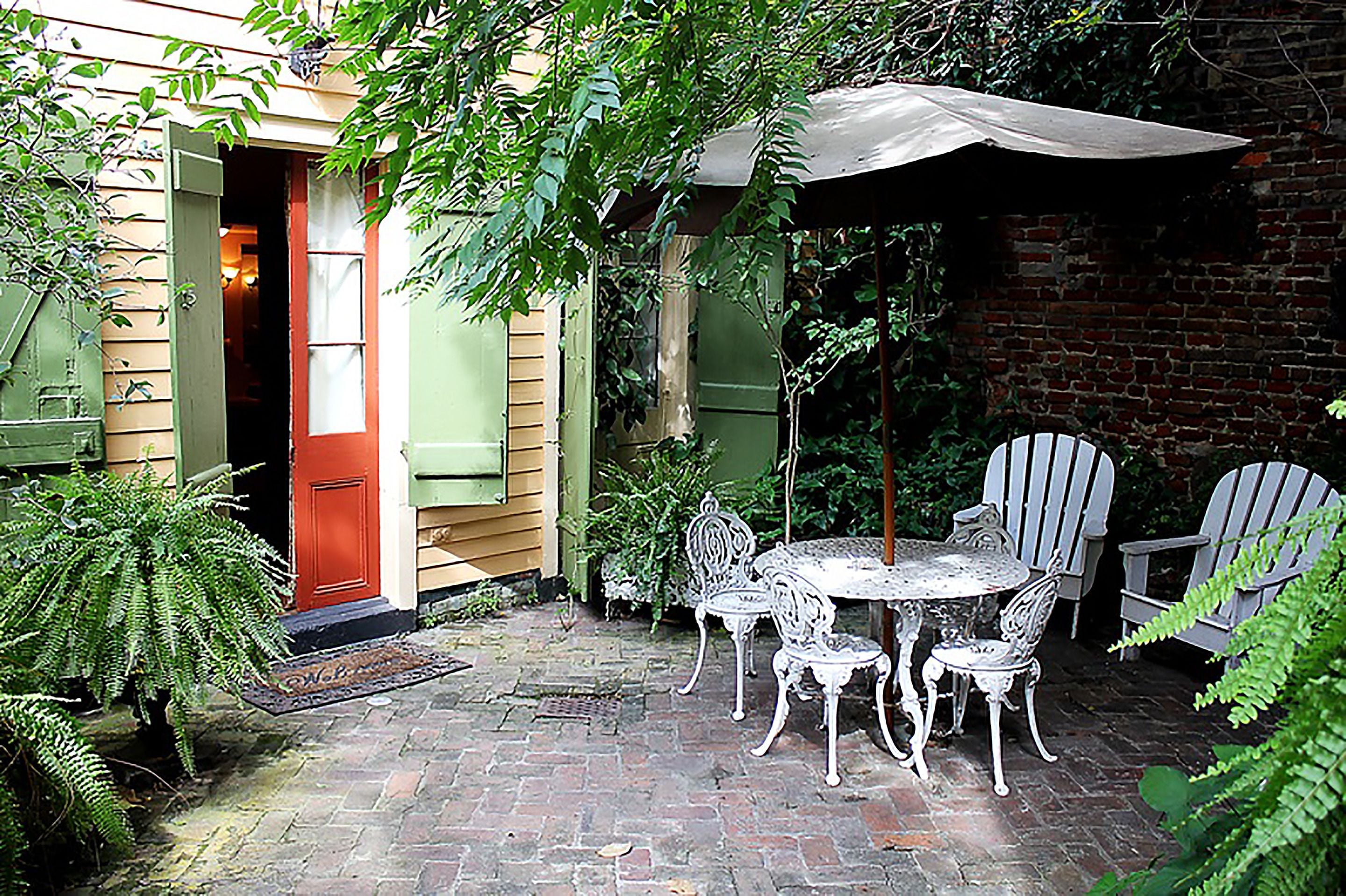 creole cottage | terrace/patio