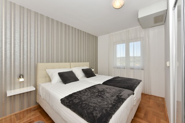 Desk, free WiFi, bed sheets