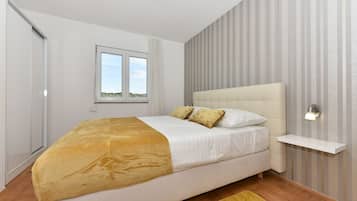 Desk, free WiFi, bed sheets