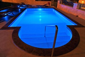 Outdoor pool - Villa Gravić (Zadar)