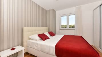 Desk, free WiFi, bed sheets