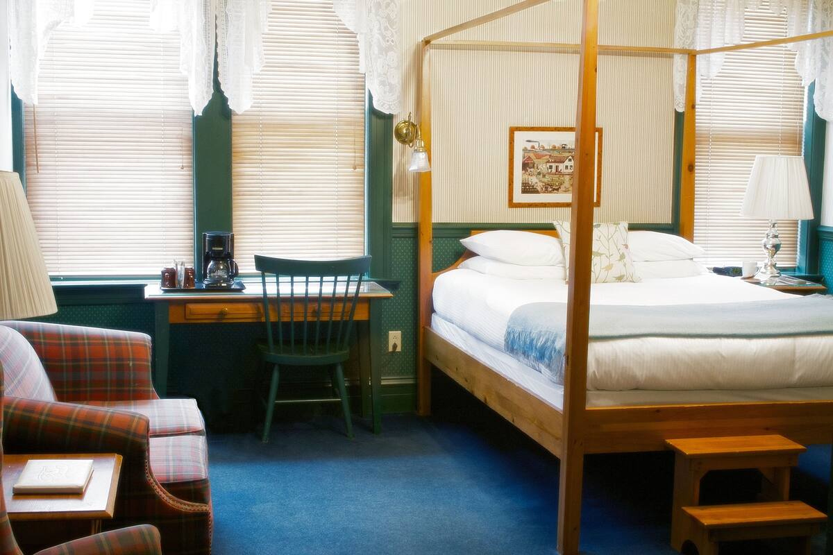 Classic Room | Premium bedding, desk, iron/ironing board (on request)
