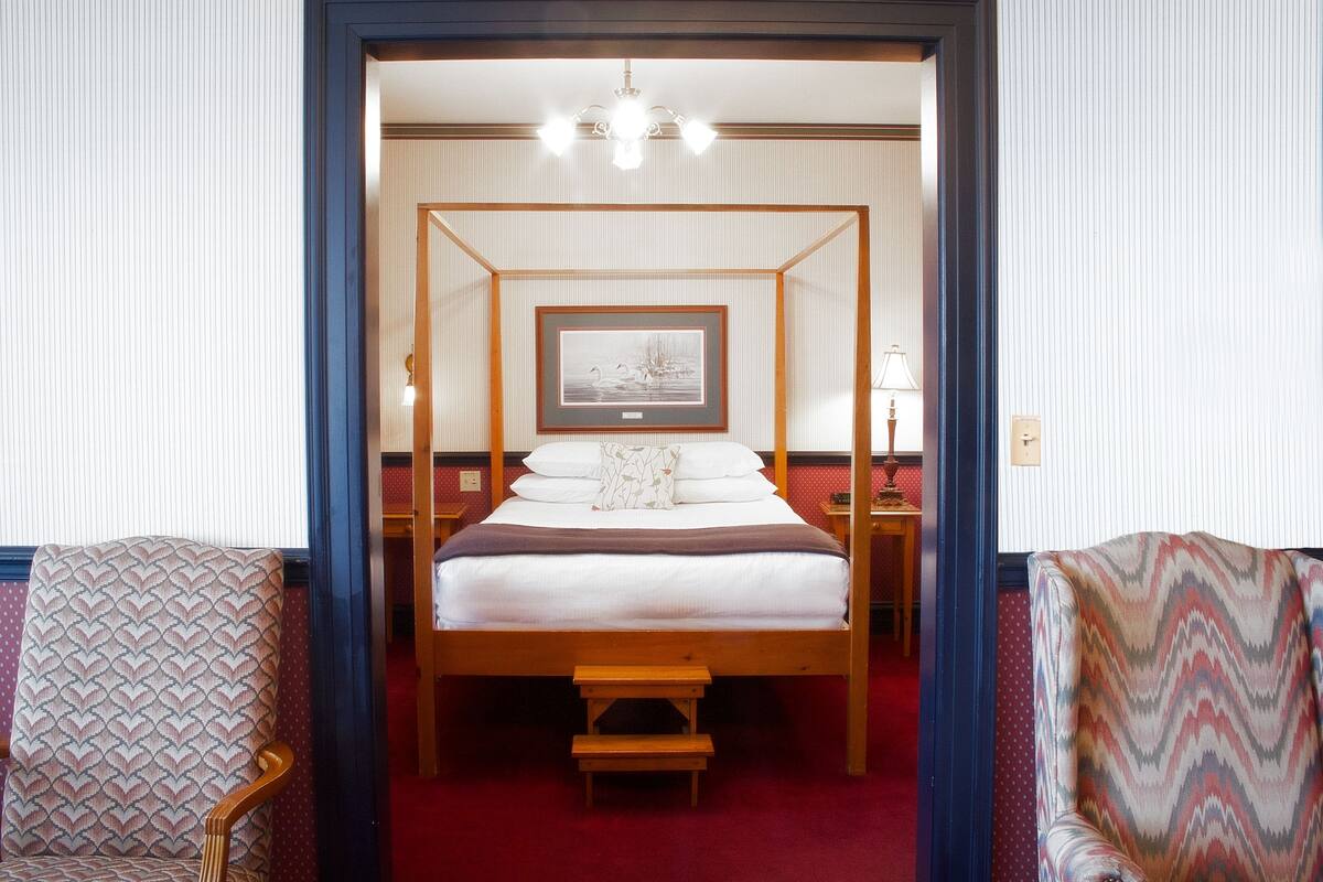 Signature Suite | Premium bedding, desk, iron/ironing board (on request)