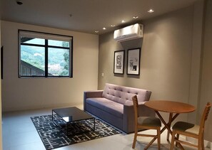 Minibar, in-room safe, iron/ironing board, free WiFi - Ibiza Barra Hotel (Rio de Janeiro)