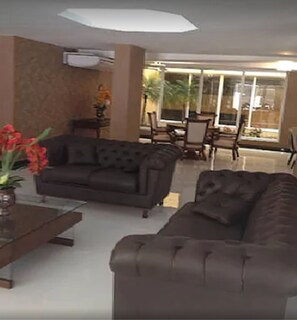 Lobby sitting area - Ibiza Barra Hotel (Rio de Janeiro)