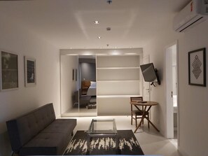 Minibar, in-room safe, iron/ironing board, free WiFi - Ibiza Barra Hotel (Rio de Janeiro)