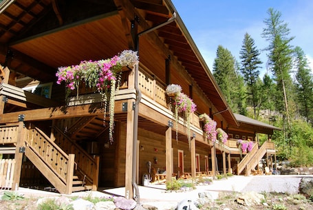 Exterior detail. Glacier Guides Lodge