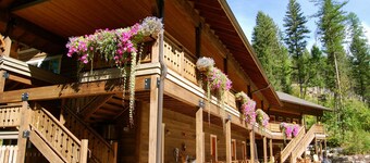 Glacier Guides Lodge