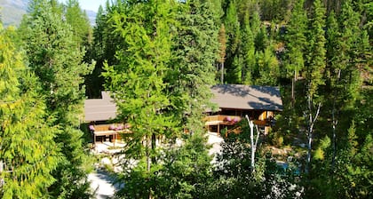 Glacier Guides Lodge