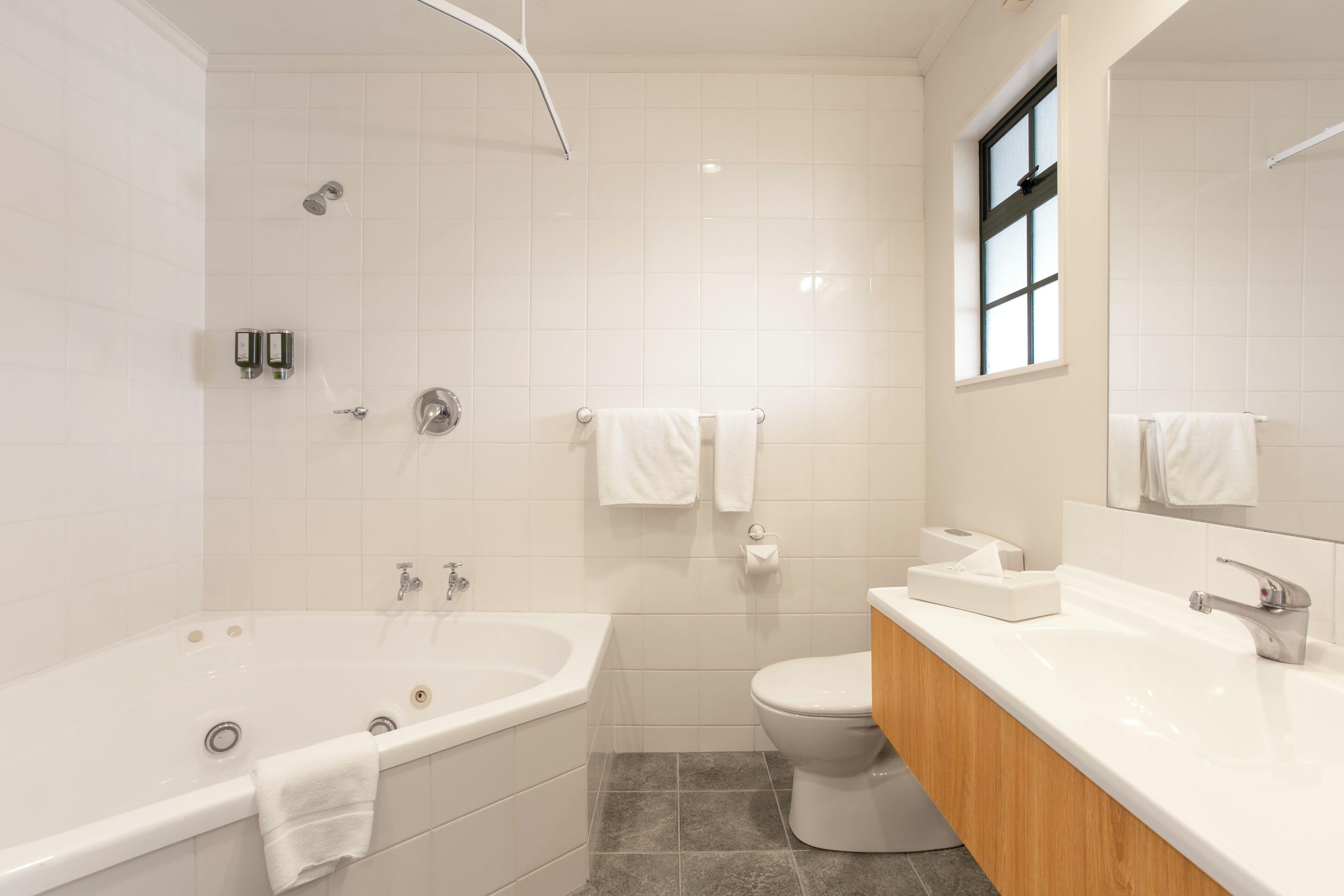 Photo - Greenlane Manor Motel