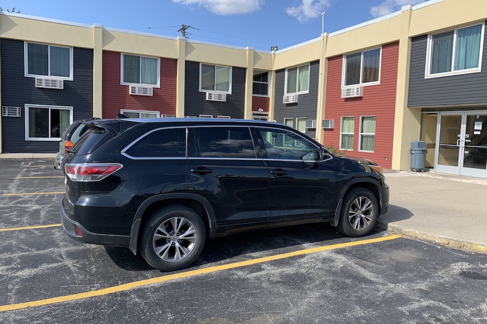 Economy Inn - Howard