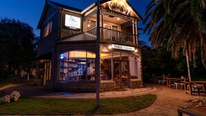 A two-story building with a balcony and a sign that reads "Panda Blairgowrie." - Boathouse Resort Studios & Suites (Blairgowrie)