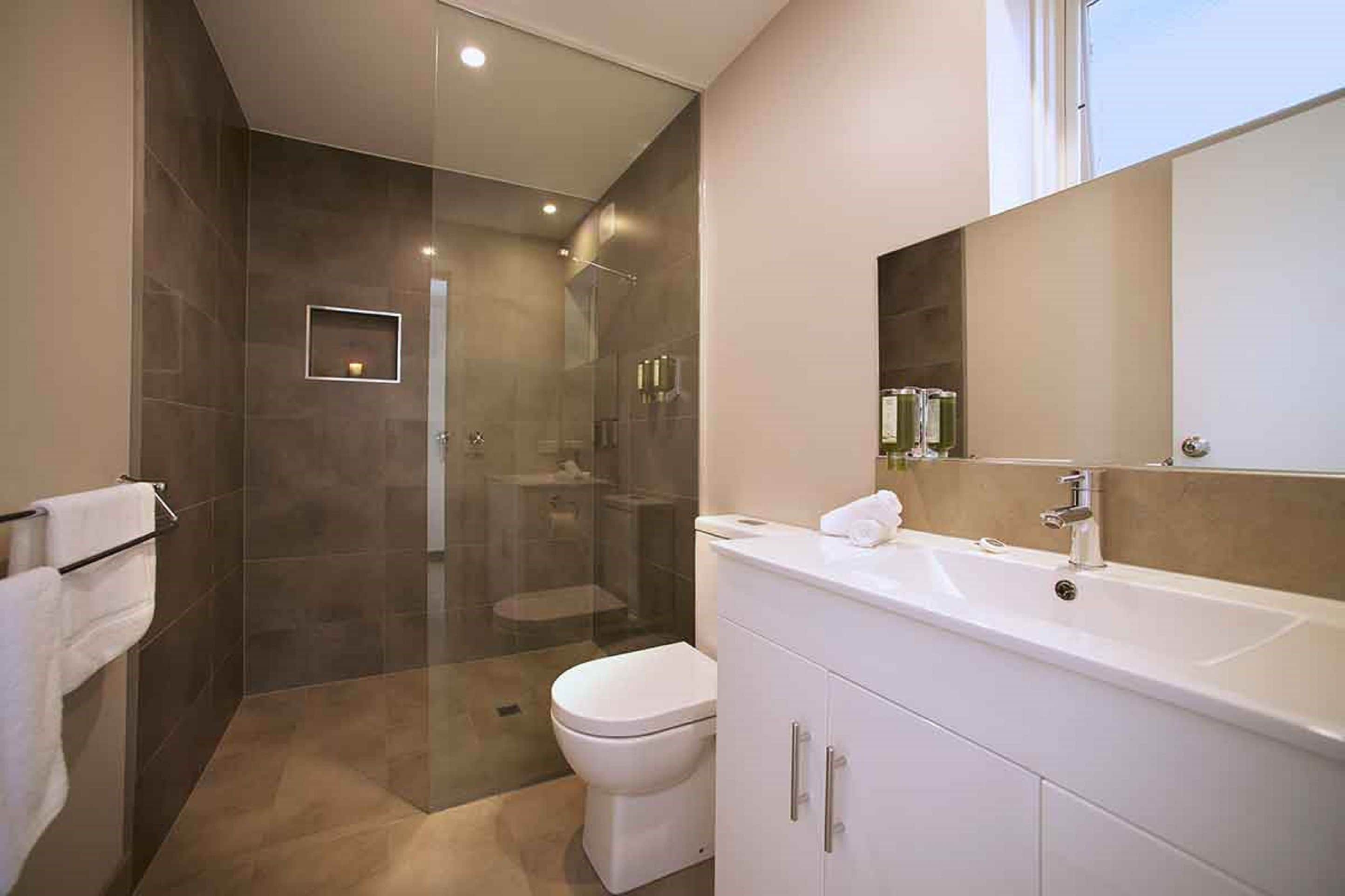 garden family studio free parking & wifi | bathroom | eco-friendly toiletries, hair dryer, towels, soap