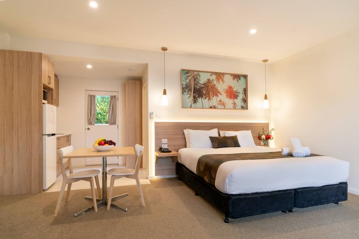 Camas con pillow-top y espacio para trabajar con laptop