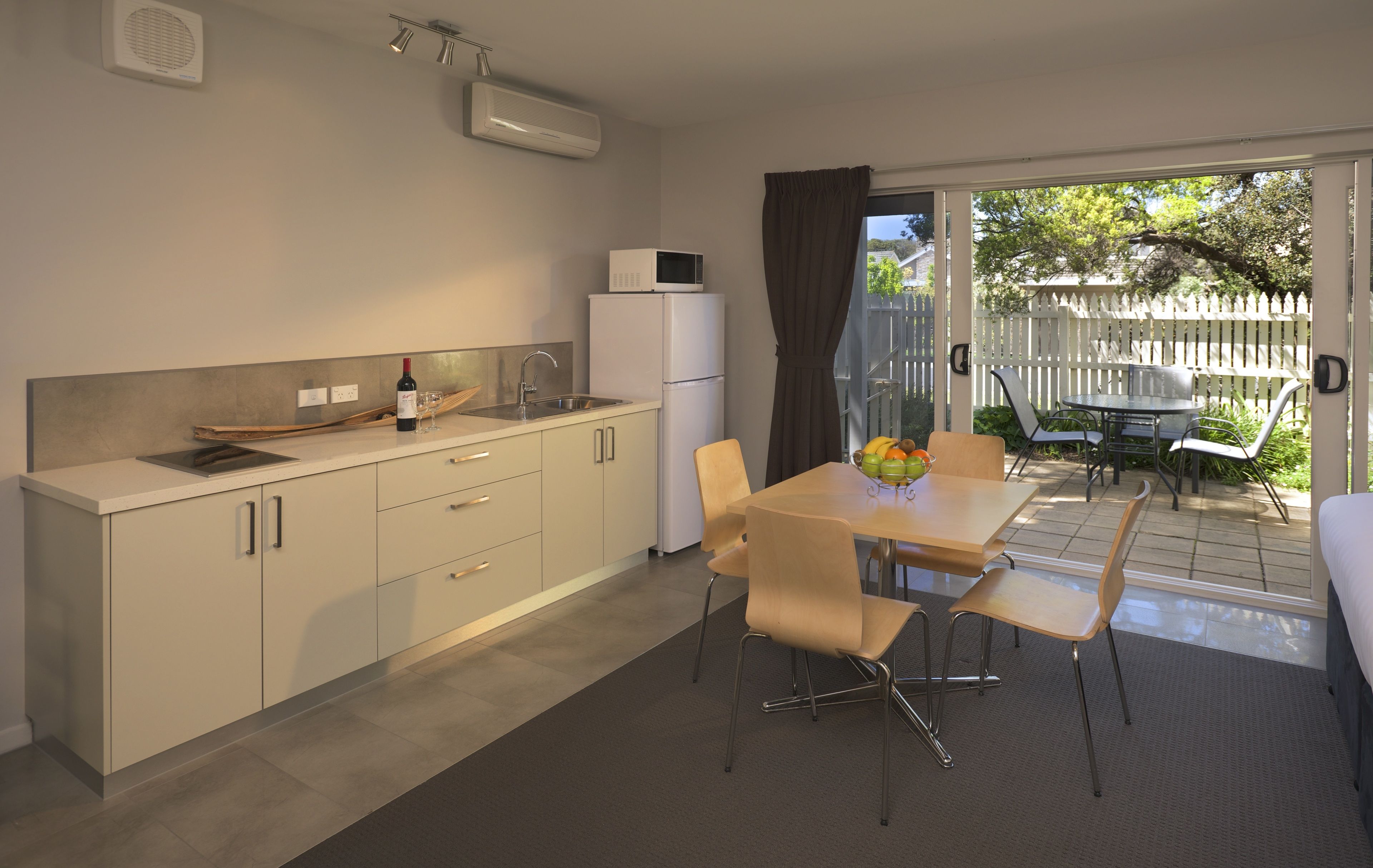 garden family studio free parking & wifi | private kitchenette | full-sized fridge, microwave, espresso maker, coffee/tea maker