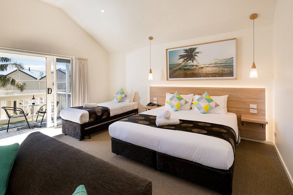 Camas con pillow-top y espacio para trabajar con laptop