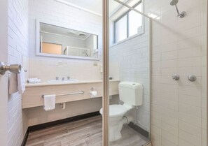 Bathroom shower - Burwood East Motel (Burwood East)