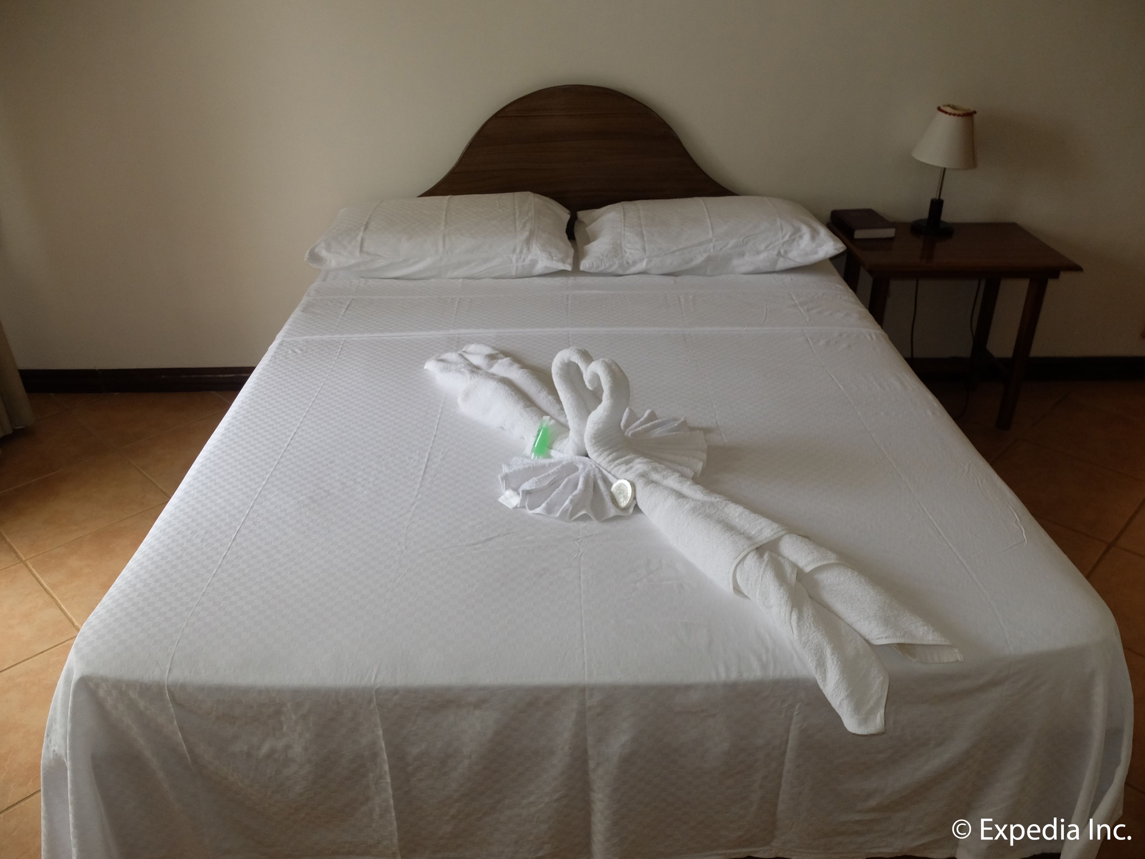 standard room | bed sheets