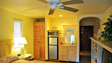 Fridge, microwave, coffee/tea maker, cookware/dishes/utensils