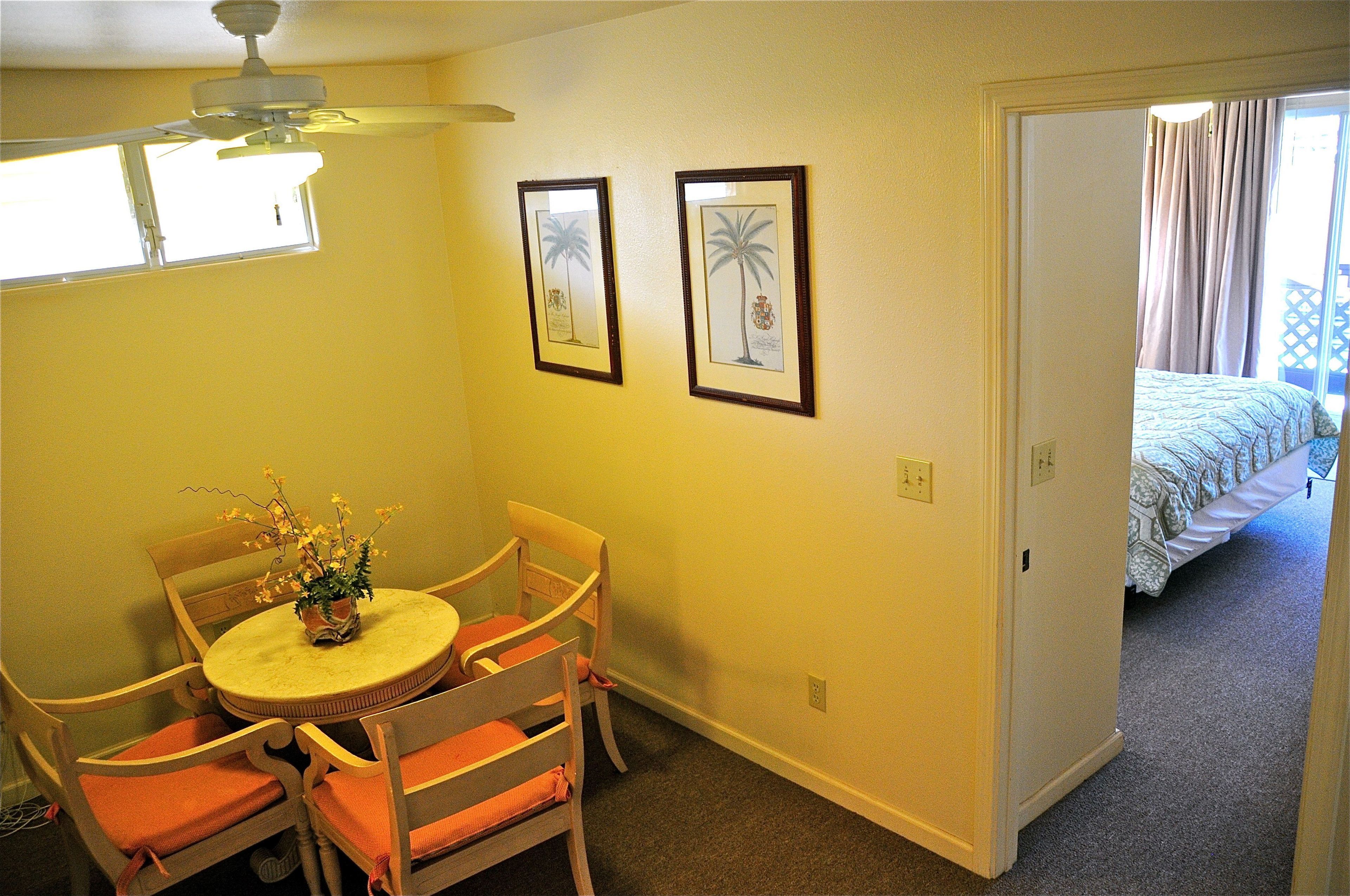 suite, 2 bedrooms | in-room dining