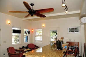 Reception - The West Inn Kauai (Waimea)