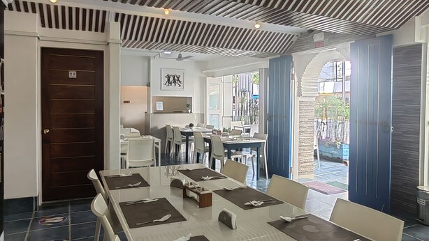 Lobby-lounge