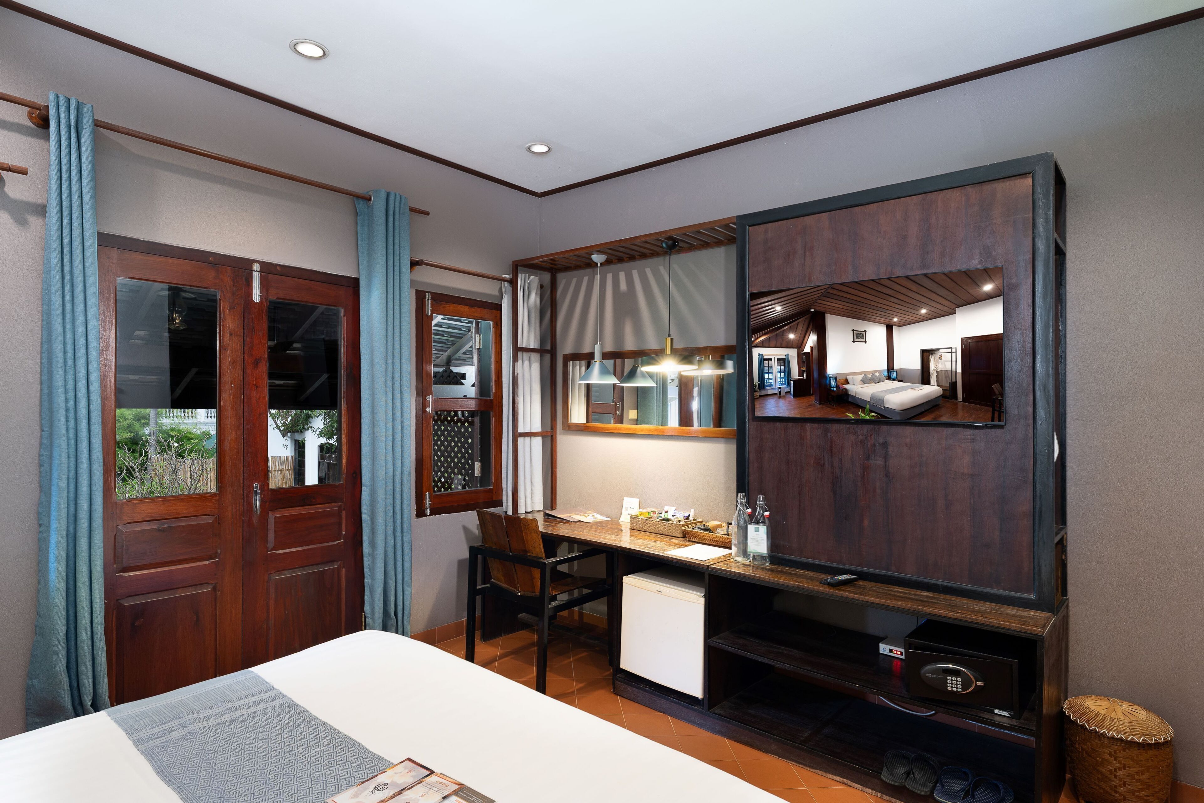 Premium bedding, minibar, in-room safe, desk