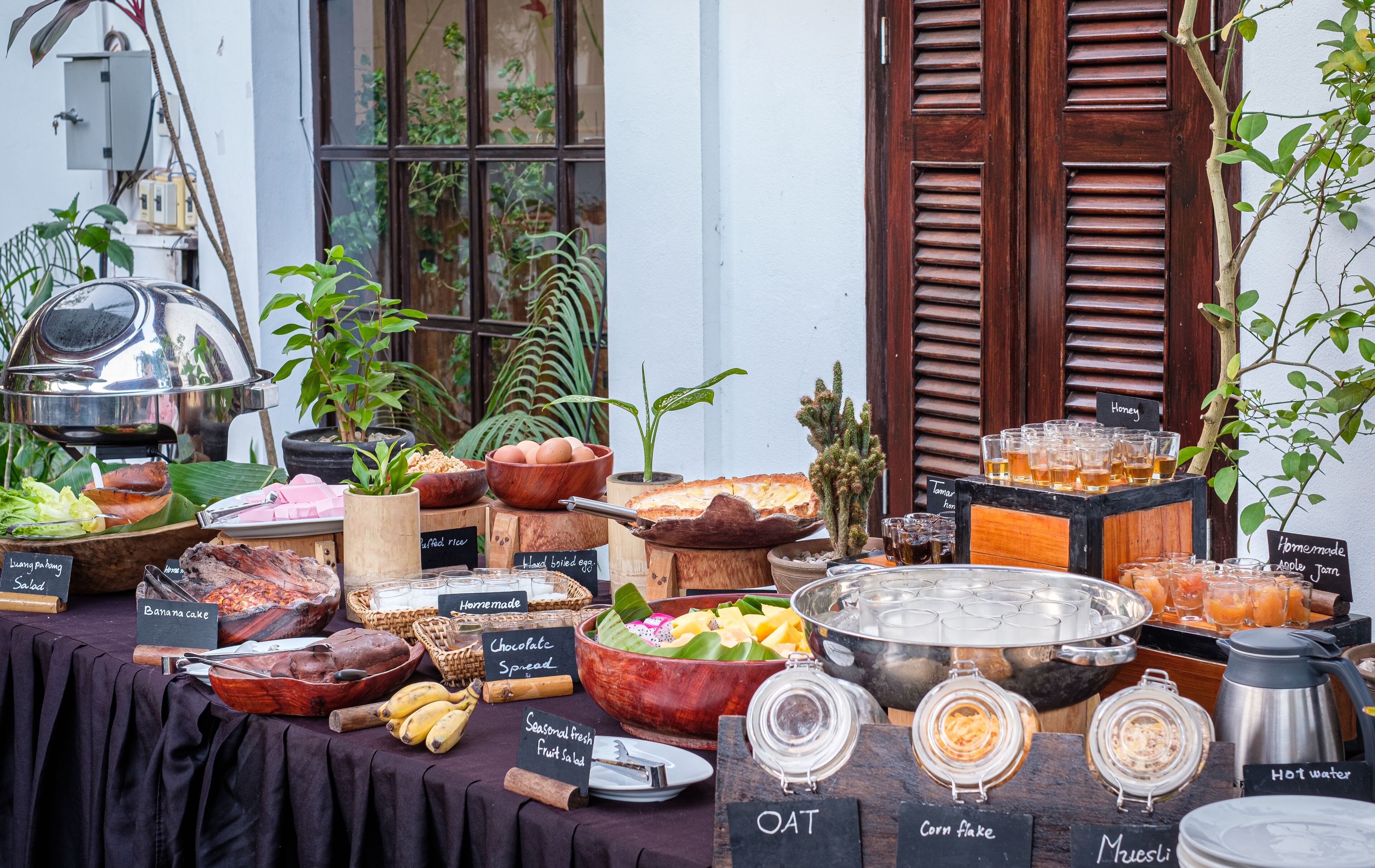 daily buffet breakfast (usd 15 per person)