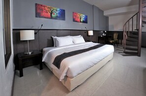 Duplex Family Pool Access | Brankas, meja kerja, dan Wi-Fi gratis