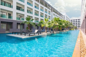 Outdoor pool - Woraburi Pattaya Resort & Spa (Pattaya)