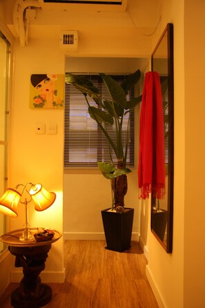 Interior detail - Apple Inn (Causeway Bay) (Hong Kong)