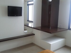 Executive Deluxe AC Room | Room amenity - Skyway Inn (Mumbai)