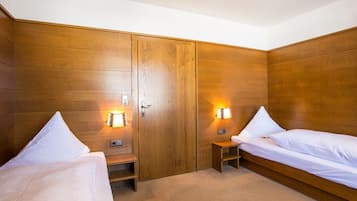 Superior Apartment, 2 Bedrooms, Balcony, Mountain View (exclusive EUR 80 cleaning fee) | 2 bedrooms, hypo-allergenic bedding, down duvets, individually decorated