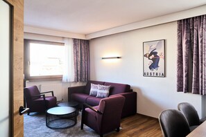 Appartamento Deluxe, 2 camere da letto, balcone, vista montagna (exclusive EUR 80 cleaning fee) | Biancheria da letto ipoallergenica, copriletto in piuma