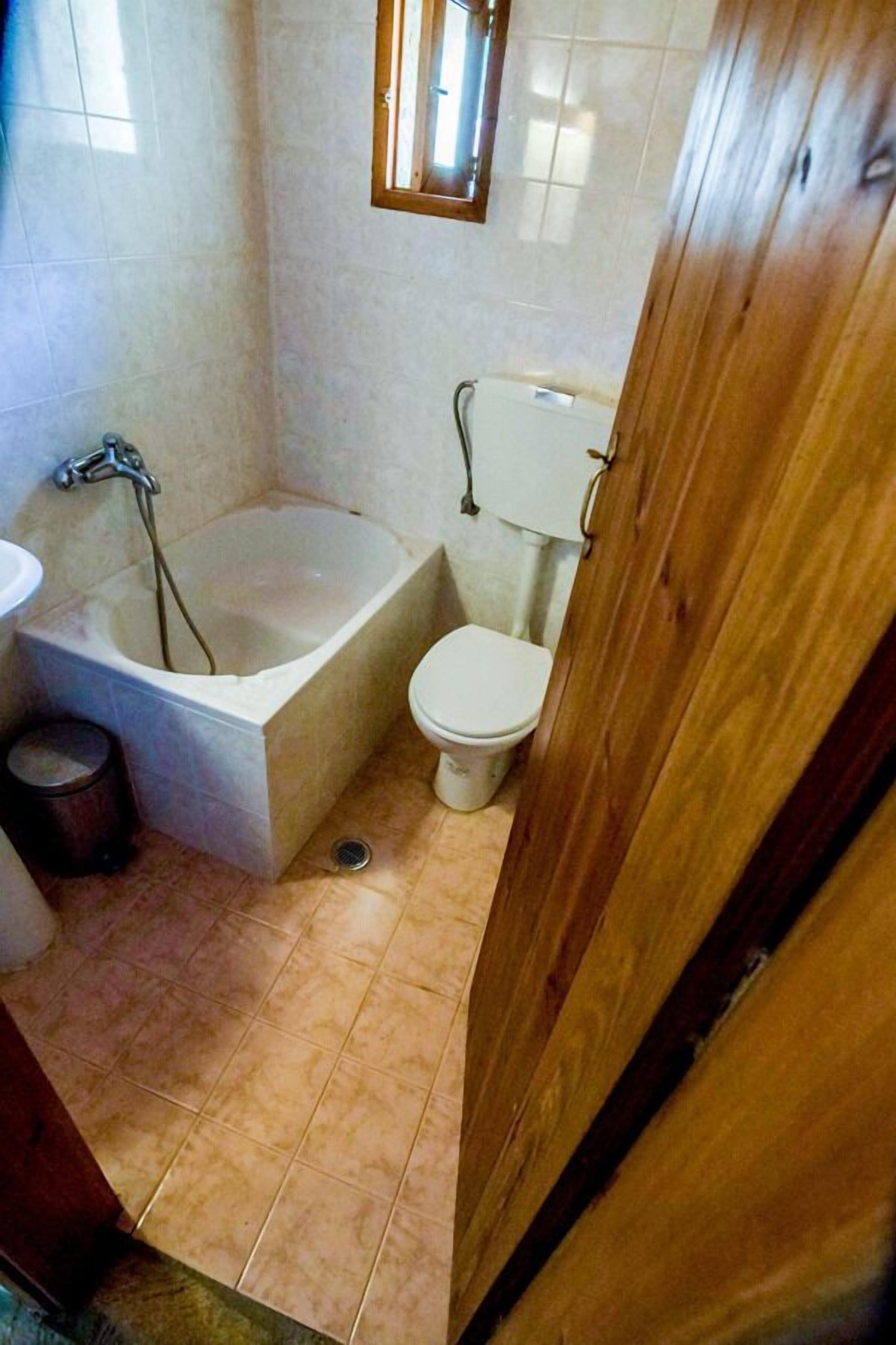 house, 2 bedrooms | bathroom | deep-soaking bathtub, hair dryer