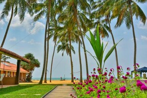 Garden - Amagi Beach – Secluded Slice of Paradise (Marawila)