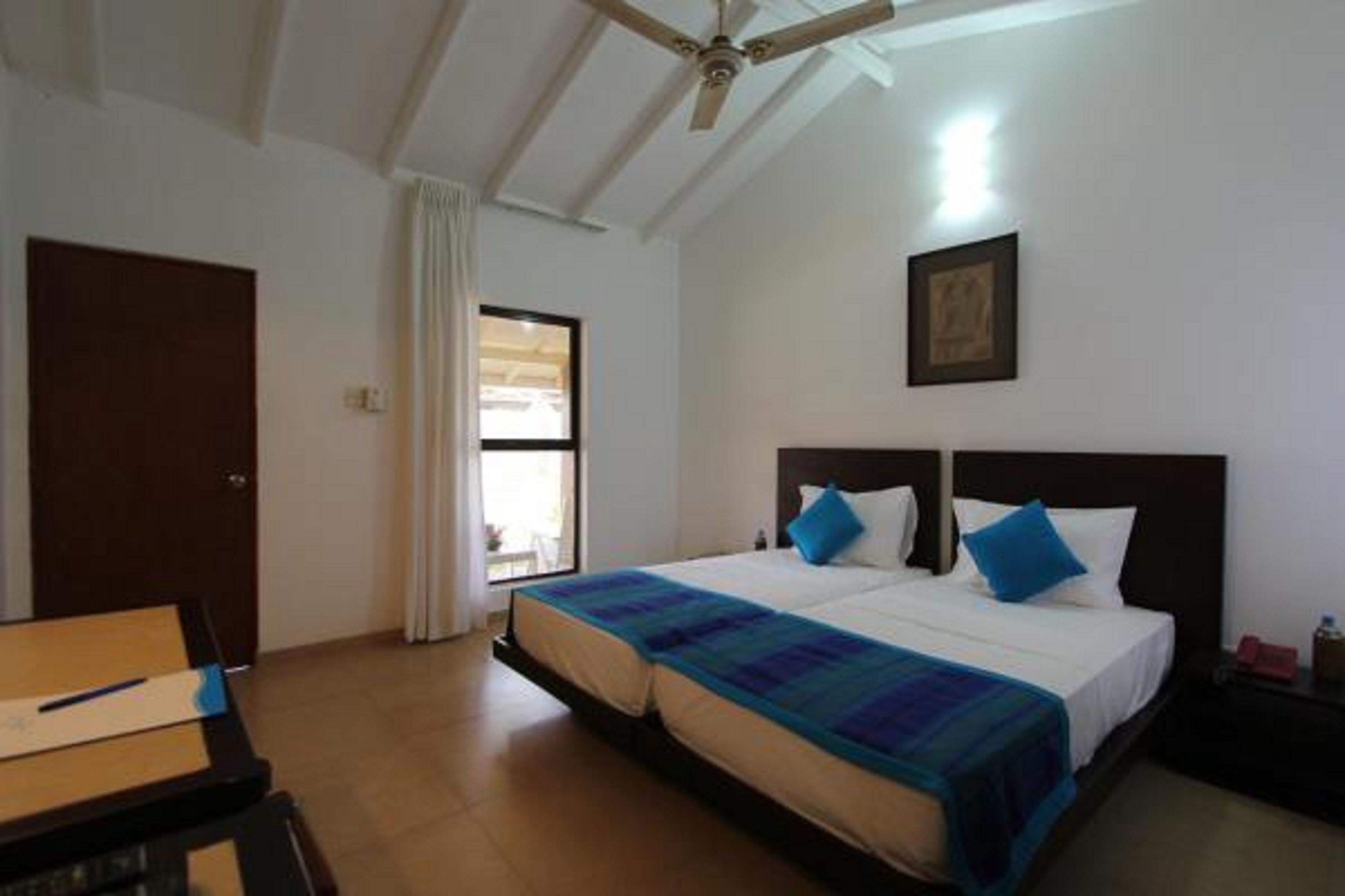 Superior Double Room, Sea View, Ground Floor | In-room safe, desk, rollaway beds, bed sheets