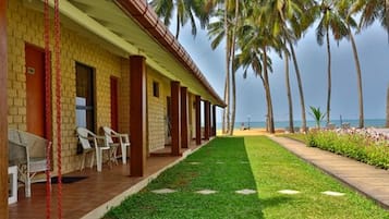 Phòng đôi Tiêu chuẩn, 1 giường cỡ king, quang cảnh vườn, khu vực vườn | Ngoại thất