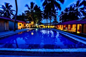 Outdoor pool, pool loungers - Amagi Beach – Secluded Slice of Paradise (Marawila)